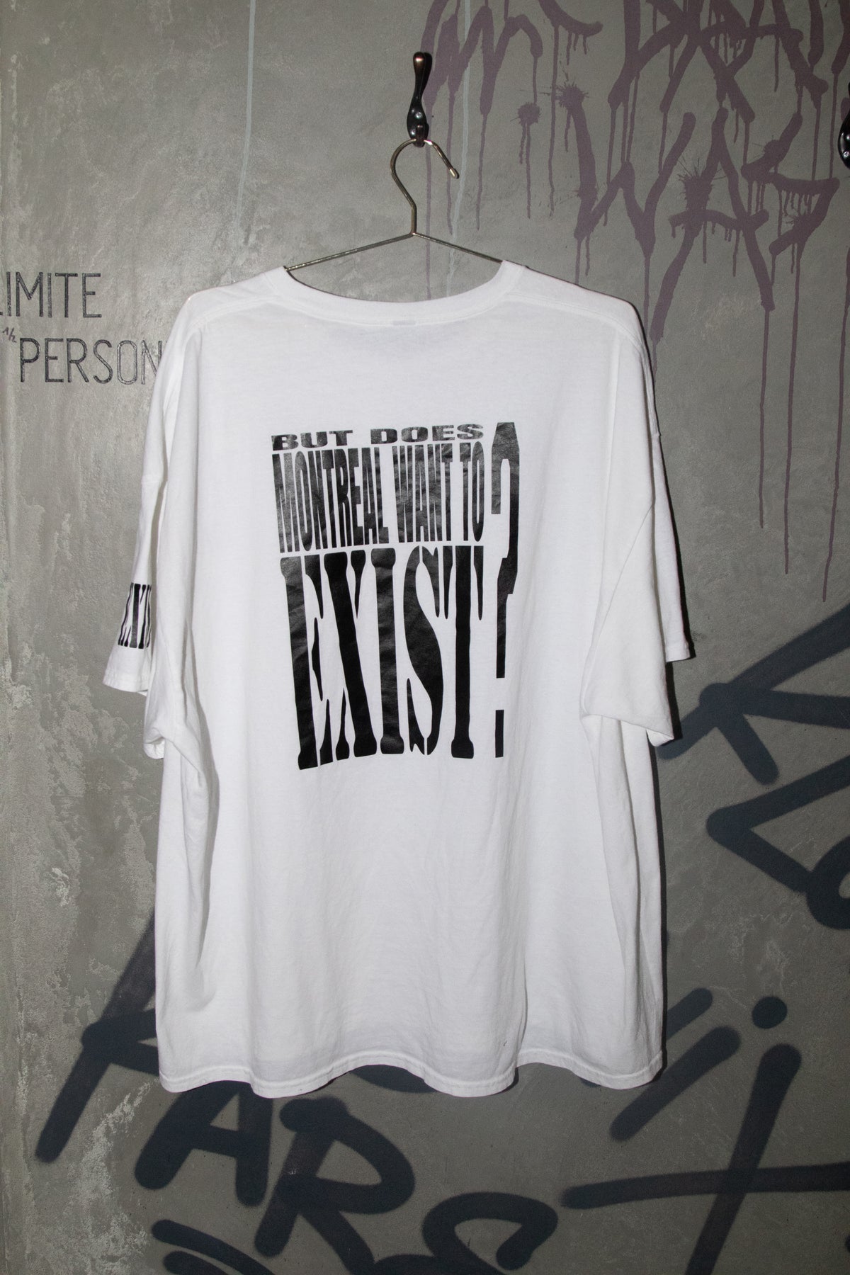 EXIST LUVS MTL TEE