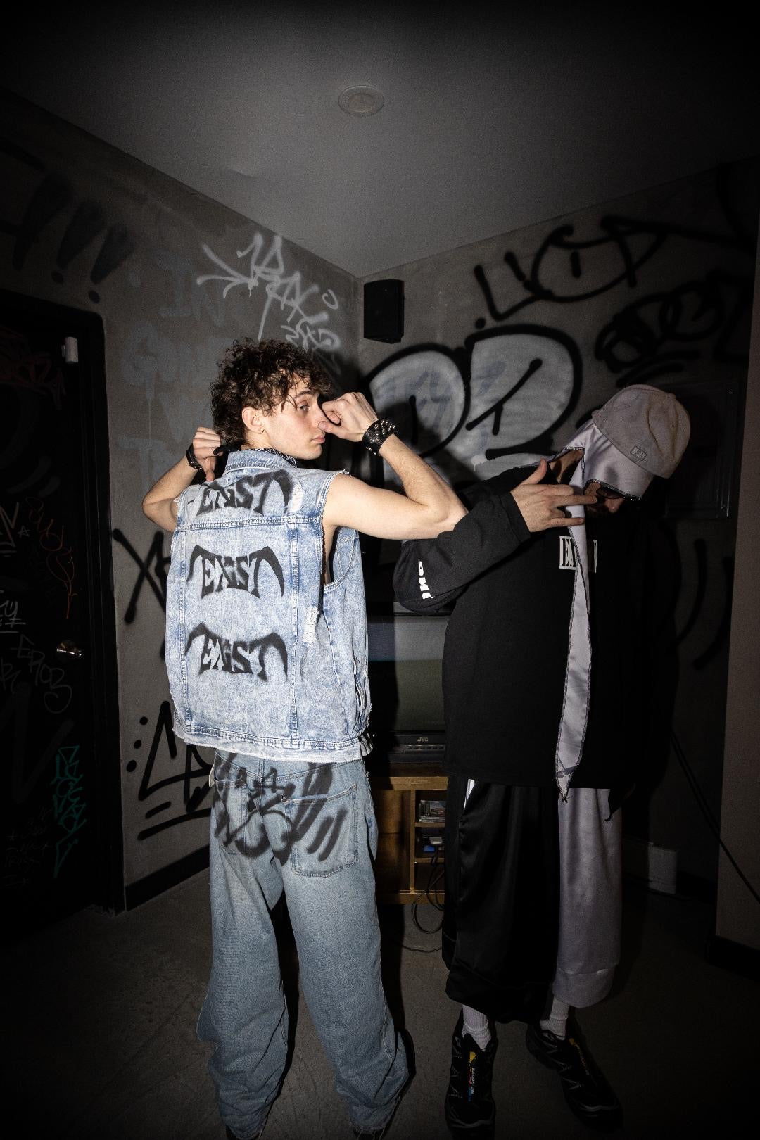 PRE BATTLE BATTLE CUT DENIM VEST