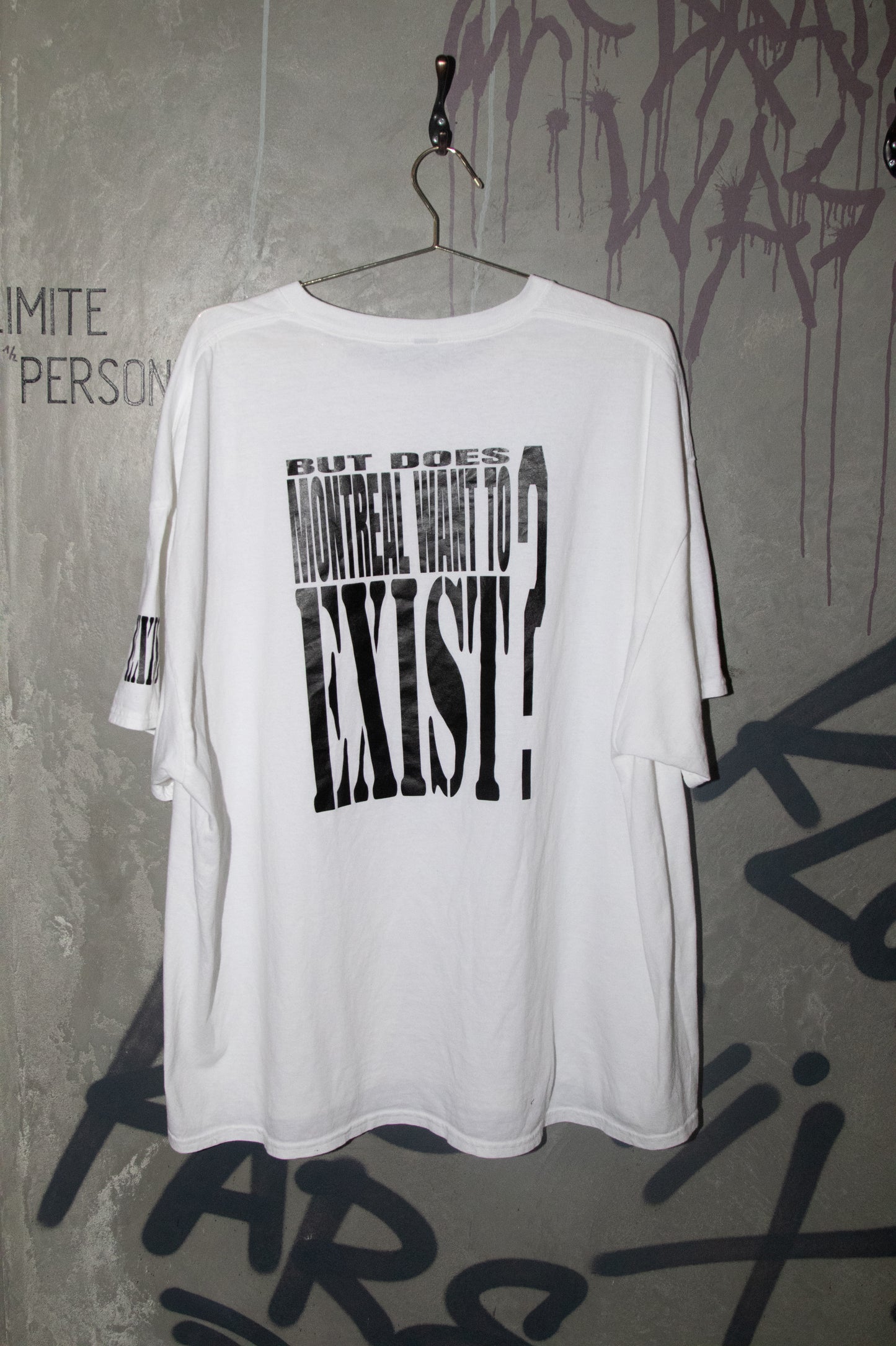 EXIST LUVS MTL TEE