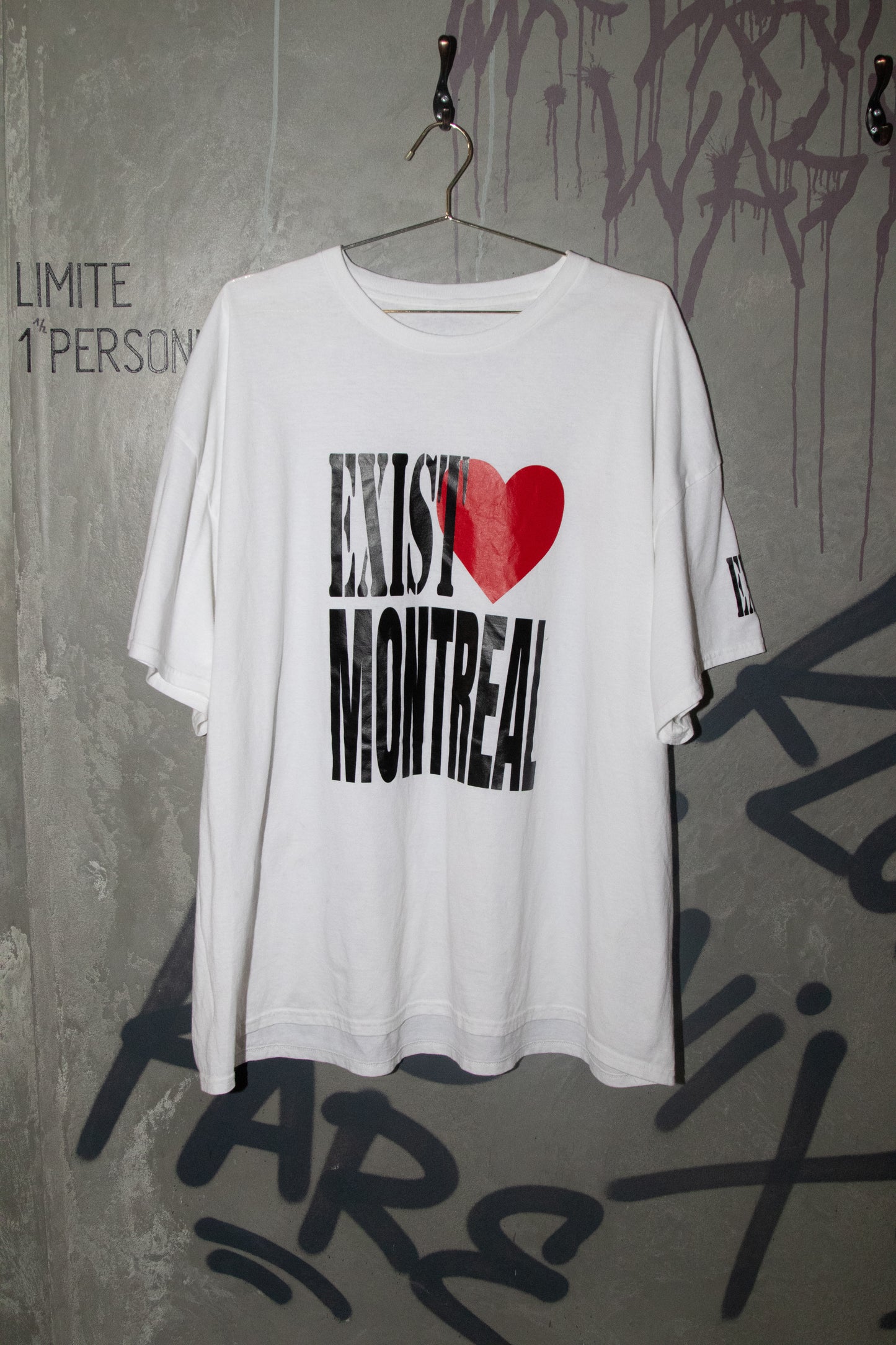 EXIST LUVS MTL TEE